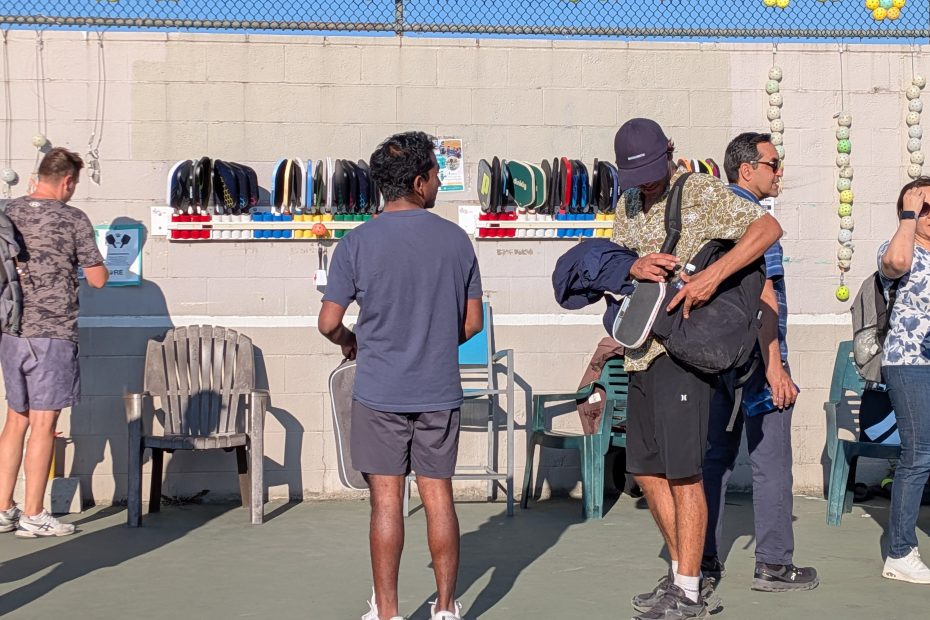 outdoor vs indoor pickleball